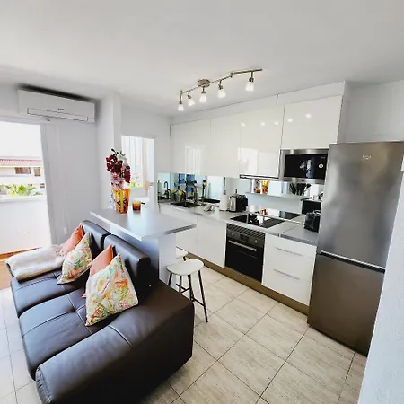 Apartment 3 Bed With Sea Views In Cristianos K305 Los Cristianos (Tenerife)